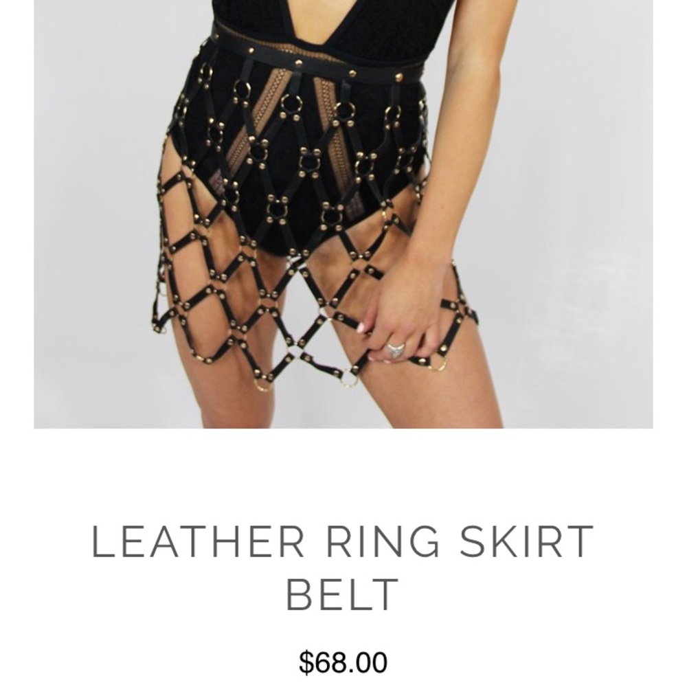 Leather ring chain skirt